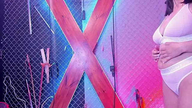 Mistress Luxxy bdsm online show from November 15, 2025, 1:18 pm