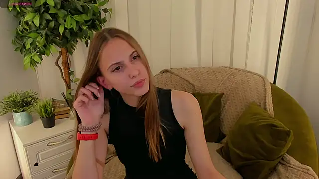 AriaBe11 online show from November 7, 2025, 1:33 pm