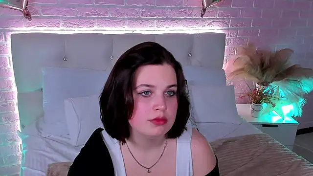 Rebecca  Moon online show from November 21, 2025, 4:44 am