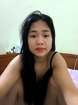 Lynly k2 online show from April 19, 2026, 12:59 pm