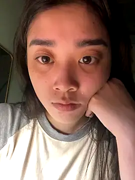 Snapshot of Lynn-122 chatting on November 8, 2025, 12:33 am Lynn-122 online show from November 8, 2025, 12:33 am