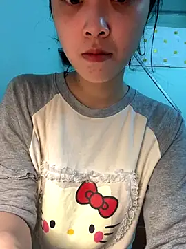 Snapshot of Lynn-122 chatting on November 12, 2025, 12:55 am Lynn-122 online show from November 12, 2025, 12:55 am