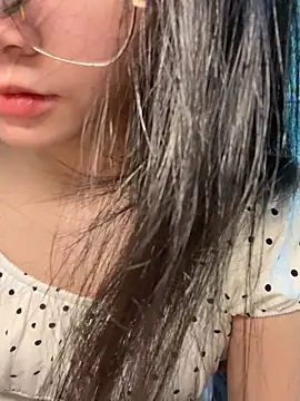 Snapshot of Lynn-122 chatting on November 16, 2025, 2:28 am Lynn-122 online show from November 16, 2025, 2:28 am