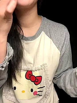 Snapshot of Lynn-122 chatting on December 2, 2025, 2:17 am Lynn-122 online show from December 2, 2025, 2:17 am