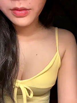 Snapshot of Lynn-122 chatting on December 3, 2025, 7:49 am Lynn-122 online show from December 3, 2025, 7:49 am