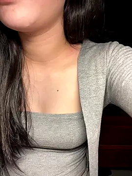 Snapshot of Lynn-122 chatting on December 4, 2025, 2:04 pm Lynn-122 online show from December 4, 2025, 2:04 pm