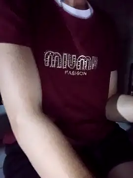 Lynn-122 online show from April 23, 2026, 12:29 pm