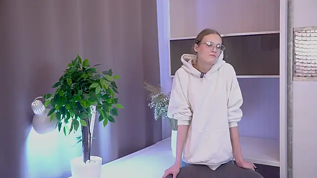 LilianGlenna online show from November 9, 2025, 3:38 am