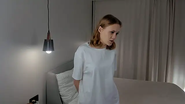 LilianGlenna online show from November 11, 2025, 11:10 am