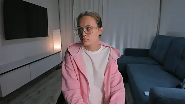 LilianGlenna online show from November 13, 2025, 11:53 am