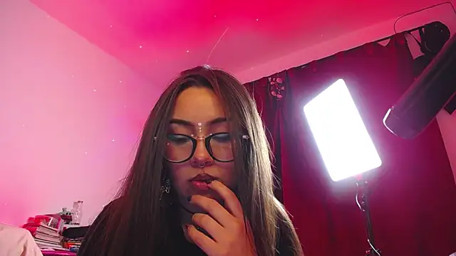  Pariiss online show from April 21, 2026, 2:51 am