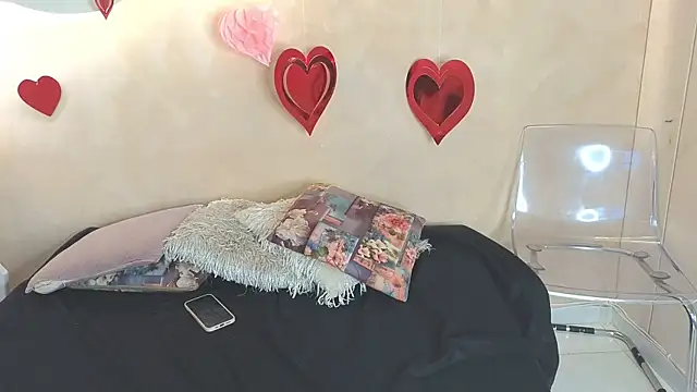 BellaRooux online show from March 3, 2026, 11:49 am