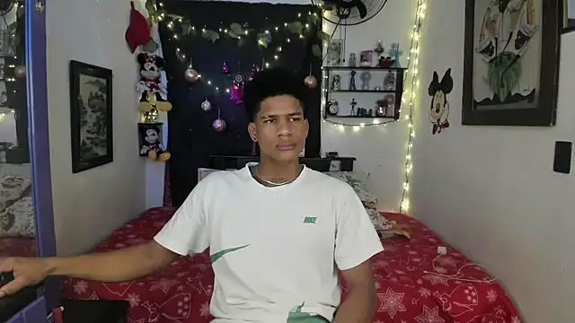 JUANBIGCOCK21CM online show from December 18, 2025, 9:21 pm