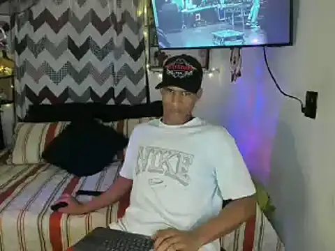 Snapshot of JUANBIGCOCK21CM chatting on May 25, 2026, 9:32 pm JUANBIGCOCK21CM online show from May 25, 2026, 9:32 pm