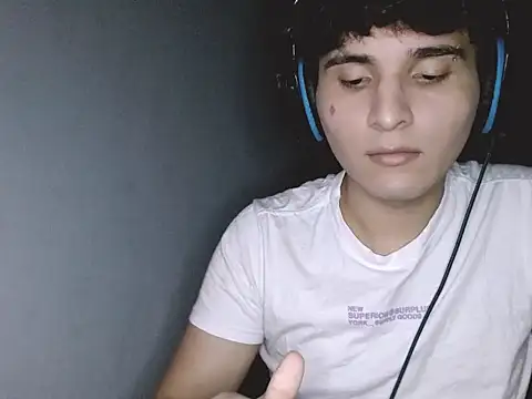 Snapshot of suggarboy03 chatting on November 15, 2025, 4:21 am suggarboy03 online show from November 15, 2025, 4:21 am