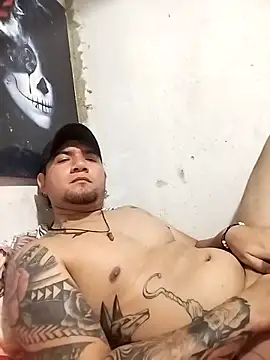 JHONNYACA28 online show from November 18, 2025, 4:50 am