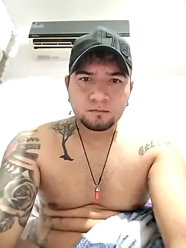 JHONNYACA28 online show from November 26, 2025, 4:13 am