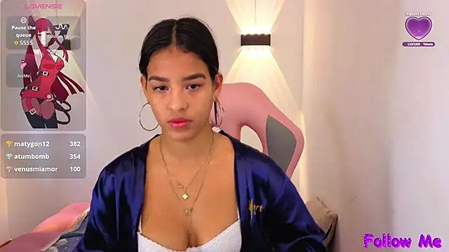 alexandraclaire9 online show from December 2, 2025, 2:56 pm