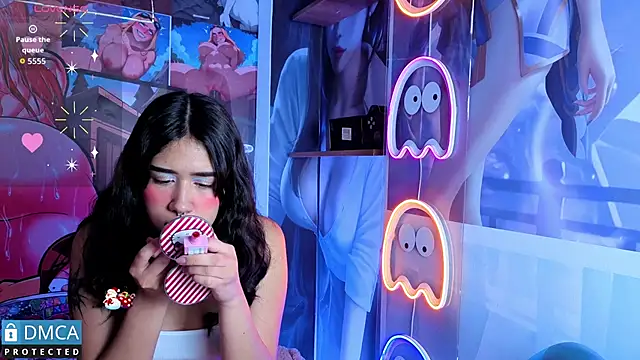 sofia sstonee  online show from December 17, 2025, 11:05 am