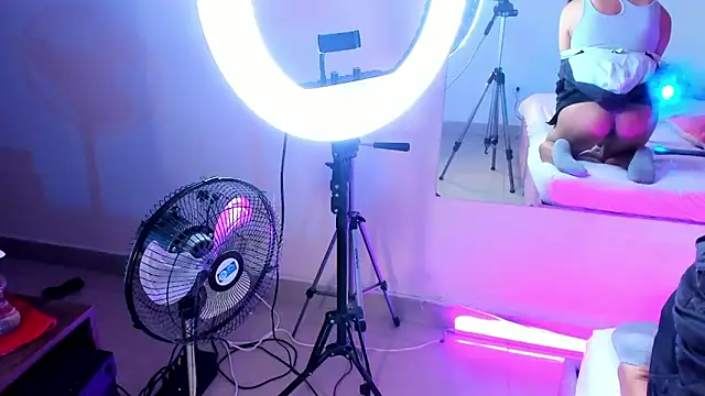 NoaDurand online show from December 3, 2025, 2:52 am