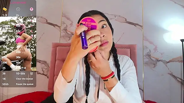 Emily  Carter online show from November 29, 2025, 11:24 am