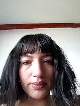 Luna juicy online show from December 1, 2025, 3:50 pm