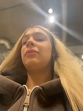 SashaCatt online show from April 19, 2026, 8:46 am