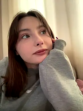 lilly rooyse online show from November 14, 2025, 6:23 am