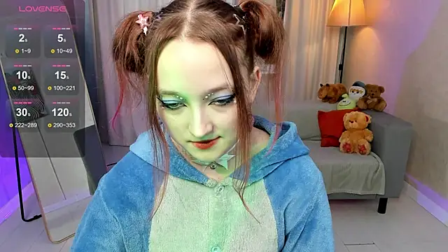 LauraKelley online show from November 11, 2025, 8:03 am