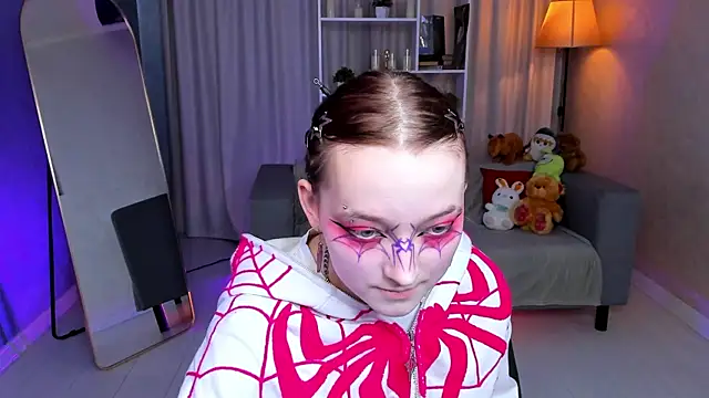 LauraKelley online show from November 12, 2025, 9:32 am