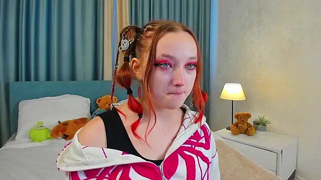 LauraKelley online show from November 14, 2025, 8:02 am