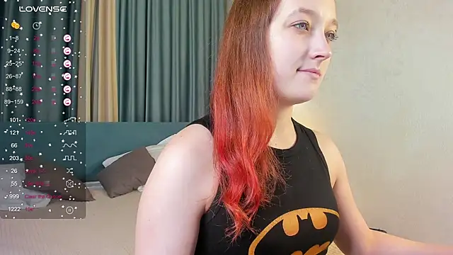 LauraKelley online show from November 20, 2025, 10:37 am