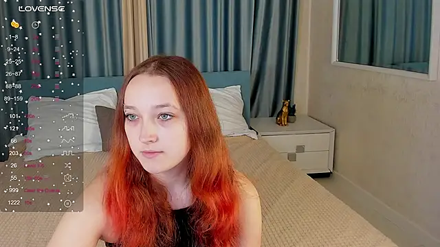 LauraKelley online show from November 29, 2025, 8:28 am