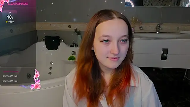 LauraKelley online show from December 5, 2025, 11:19 am