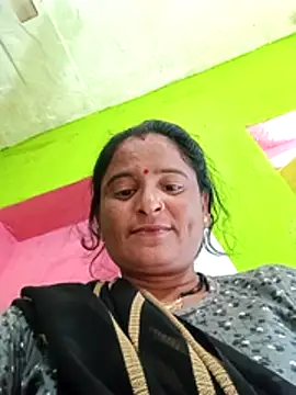 Snapshot of Quin_love143 chatting on August 5, 2026, 9:56 am Quin love143 online show from August 5, 2026, 9:56 am