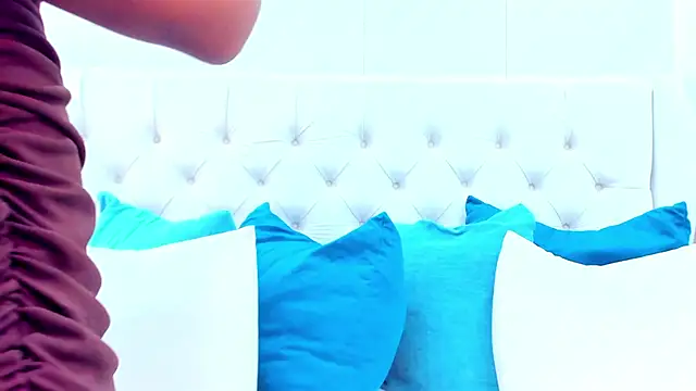 lia pascal online show from December 2, 2025, 11:26 am