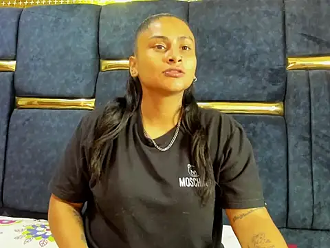 alessiaandscarlet online show from November 25, 2025, 11:32 am