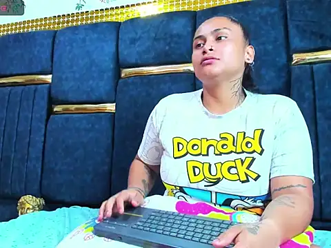 alessiaandscarlet online show from December 5, 2025, 12:36 pm