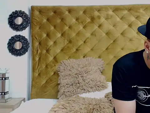 ZaraAndLuar online show from November 12, 2025, 7:35 pm