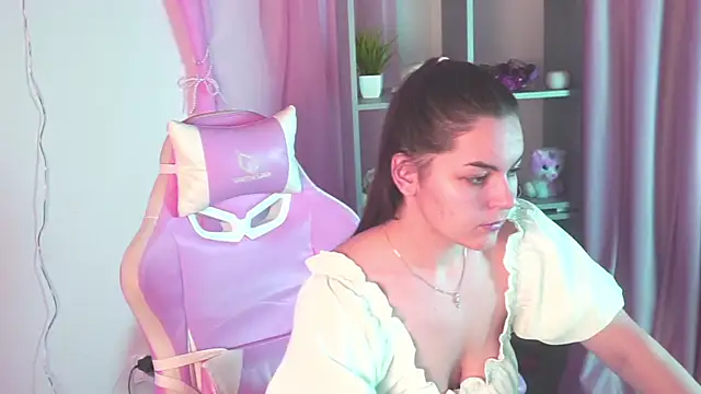 FrancescaCavaliere online show from December 17, 2025, 8:20 am