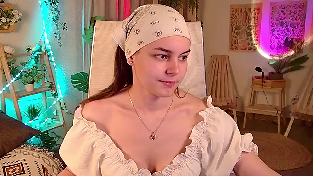Snapshot of FrancescaCavaliere chatting on May 16, 2026, 9:17 am FrancescaCavaliere online show from May 16, 2026, 9:17 am