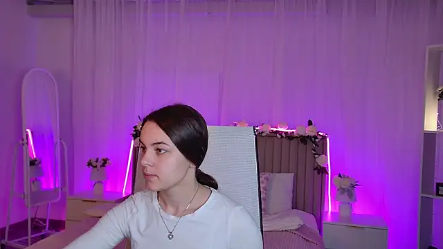 Snapshot of FrancescaCavaliere chatting on June 2, 2026, 9:11 am FrancescaCavaliere online show from June 2, 2026, 9:11 am