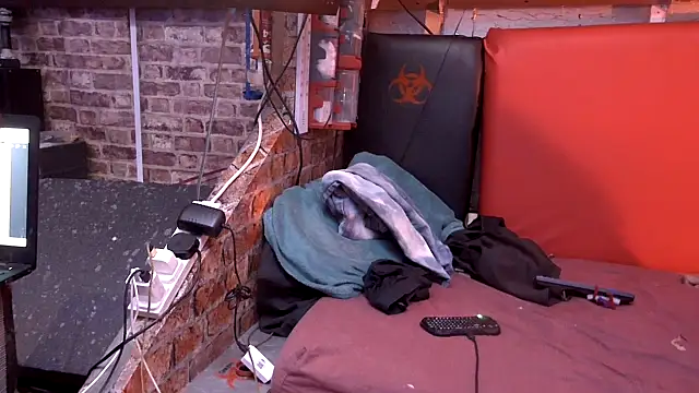 SLingGUY online show from April 22, 2026, 12:24 am