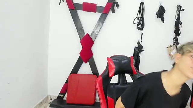 Lily and Lina online show from November 25, 2025, 12:16 pm