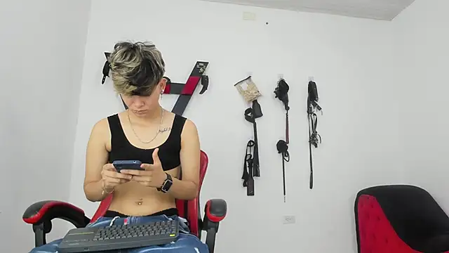 Lily and Lina online show from November 26, 2025, 12:06 pm