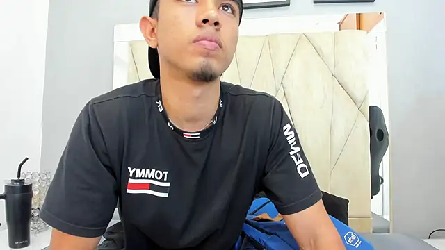 Ashton  Montana online show from November 21, 2025, 8:29 pm