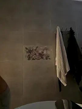 NicollleDiamondd online show from December 5, 2025, 9:29 am