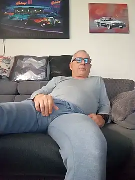 andy-1961 online show from November 17, 2025, 2:45 pm