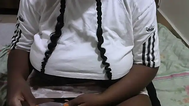 she-- online show from November 26, 2025, 9:49 pm