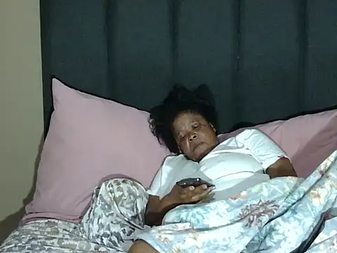 bigsexymama2 online show from December 20, 2025, 2:18 am